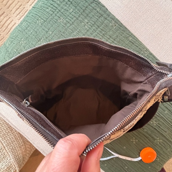 Gucci Tan and Brown Monogram Bag - Picture 7 of 16